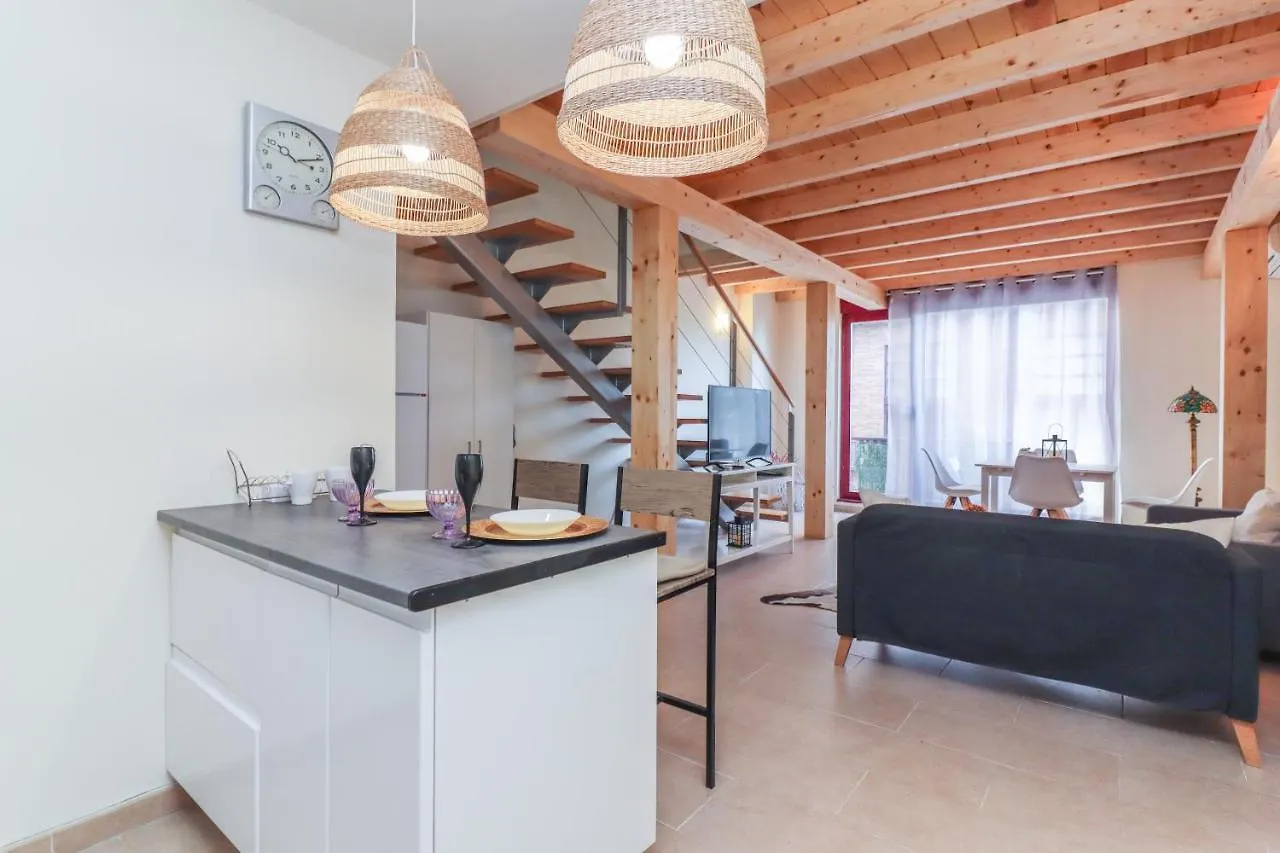 Bright Duplex Apartment For Families-Vicalv Madrid Spain