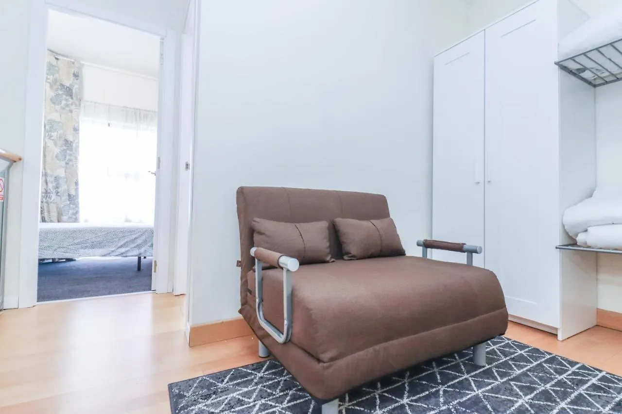 Bright Duplex Apartment For Families-Vicalv Madrid