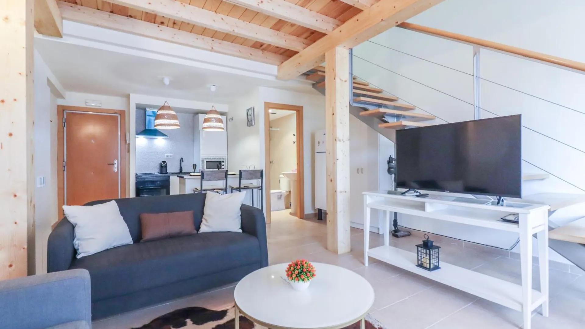 Bright Duplex Apartment For Families-Vicalv Madrid
